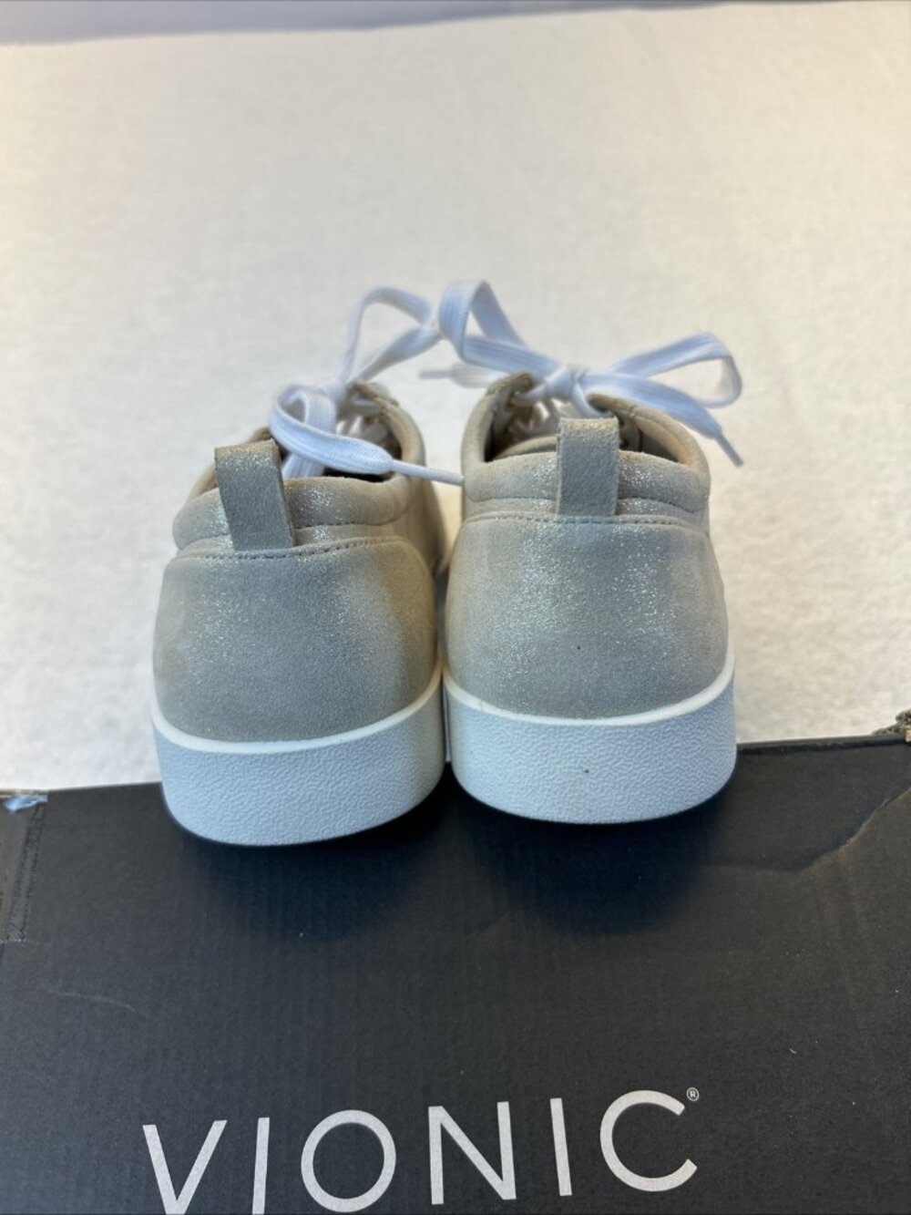 Vionic Winny Fashion Sneakers Gold Metallic Leather Women SZ 8.5 NEW in Box - Picture 6 of 10